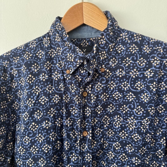 American Eagle Outfitters mens blue floral pattern long sleeve Size Medium - Picture 2 of 5
